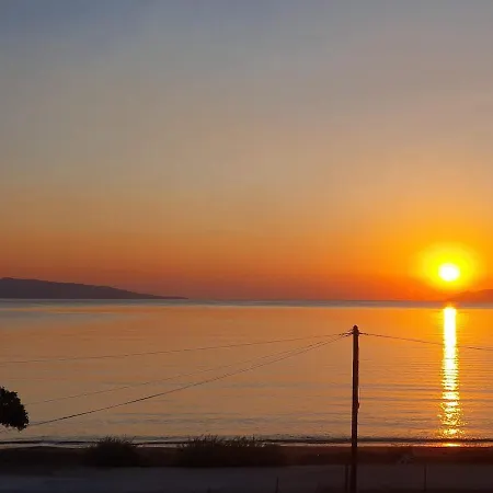 Traditional Greek House By The Feriehus *