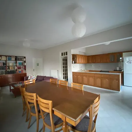 Traditional Greek House By The Feriehus *