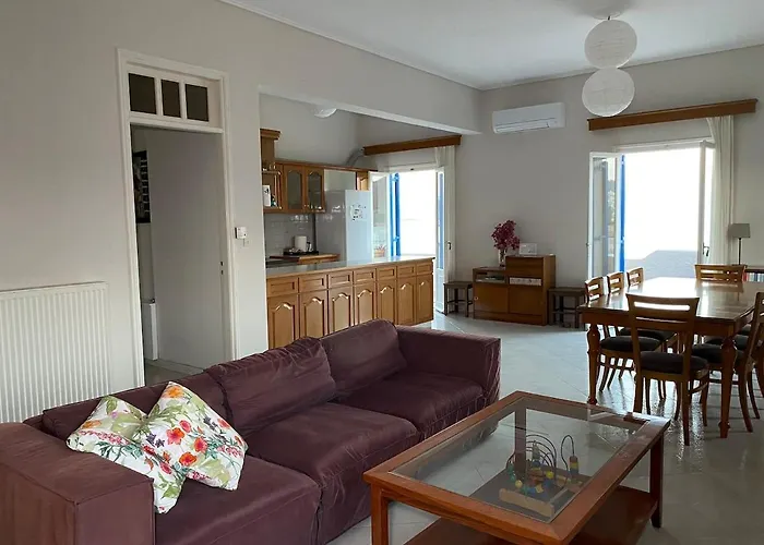 Traditional Greek House By The Feriehus *