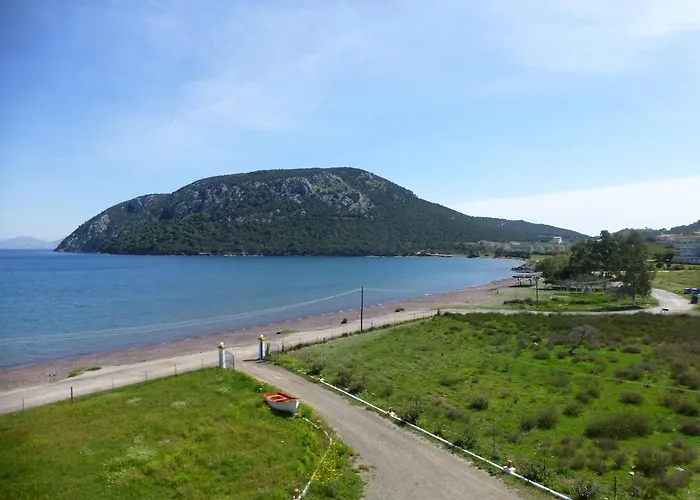 Traditional Greek House By The Feriehus *