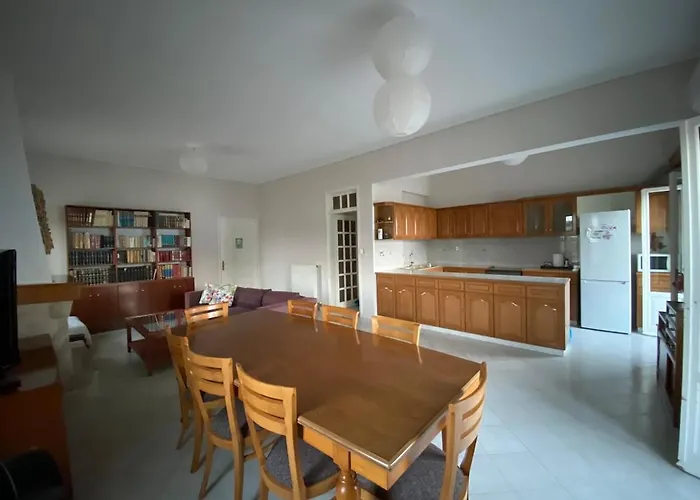 Traditional Greek House By The Feriehus *