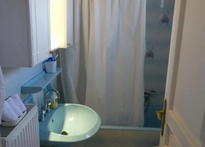 Traditional Greek House By The Feriehus *