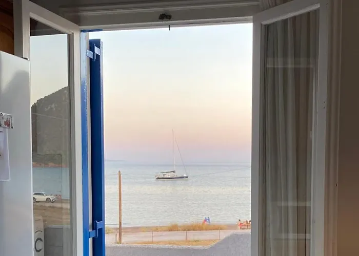 Traditional Greek House By The Feriehus *